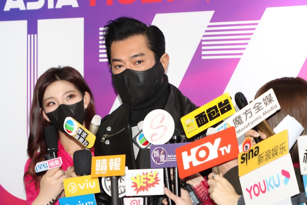 一身皮褸好有型！